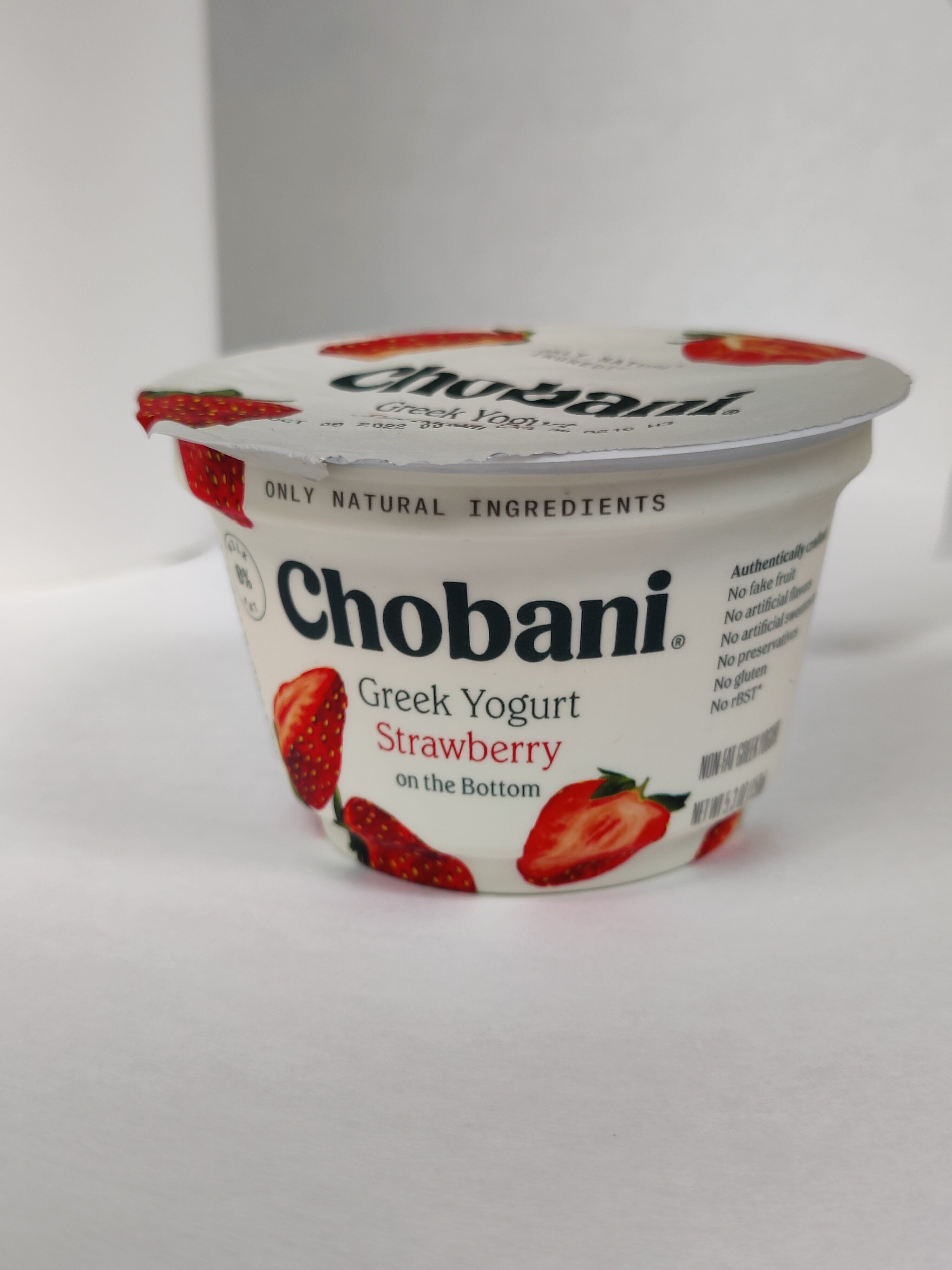 Chobani Strawberry Greek Yogurt 5.3oz (150g)